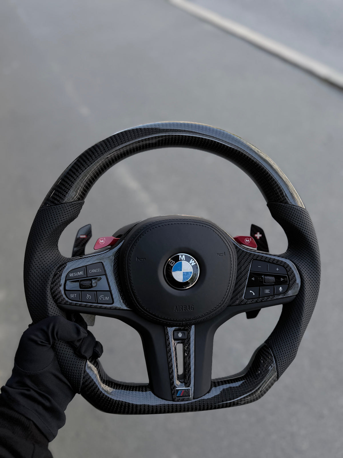 Карбоновый руль BMW G-серии с карбоновыми подрулевыми переключателями