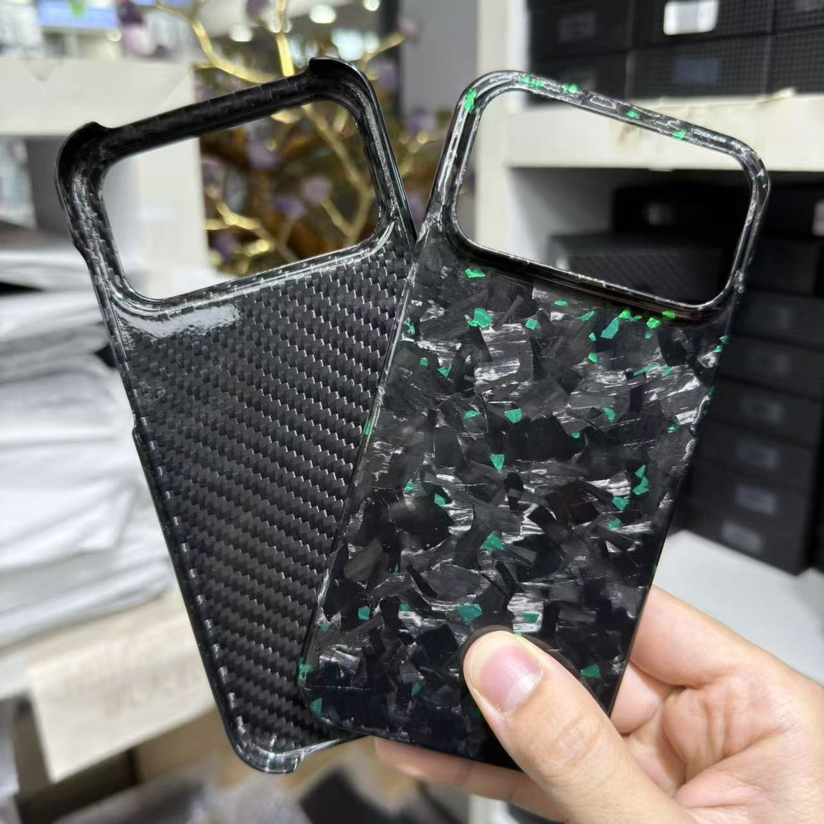 Кованый карбоновый чехол для iPhone – Роскошный дизайн с зелеными хлопьями | Противоударный и тонкий