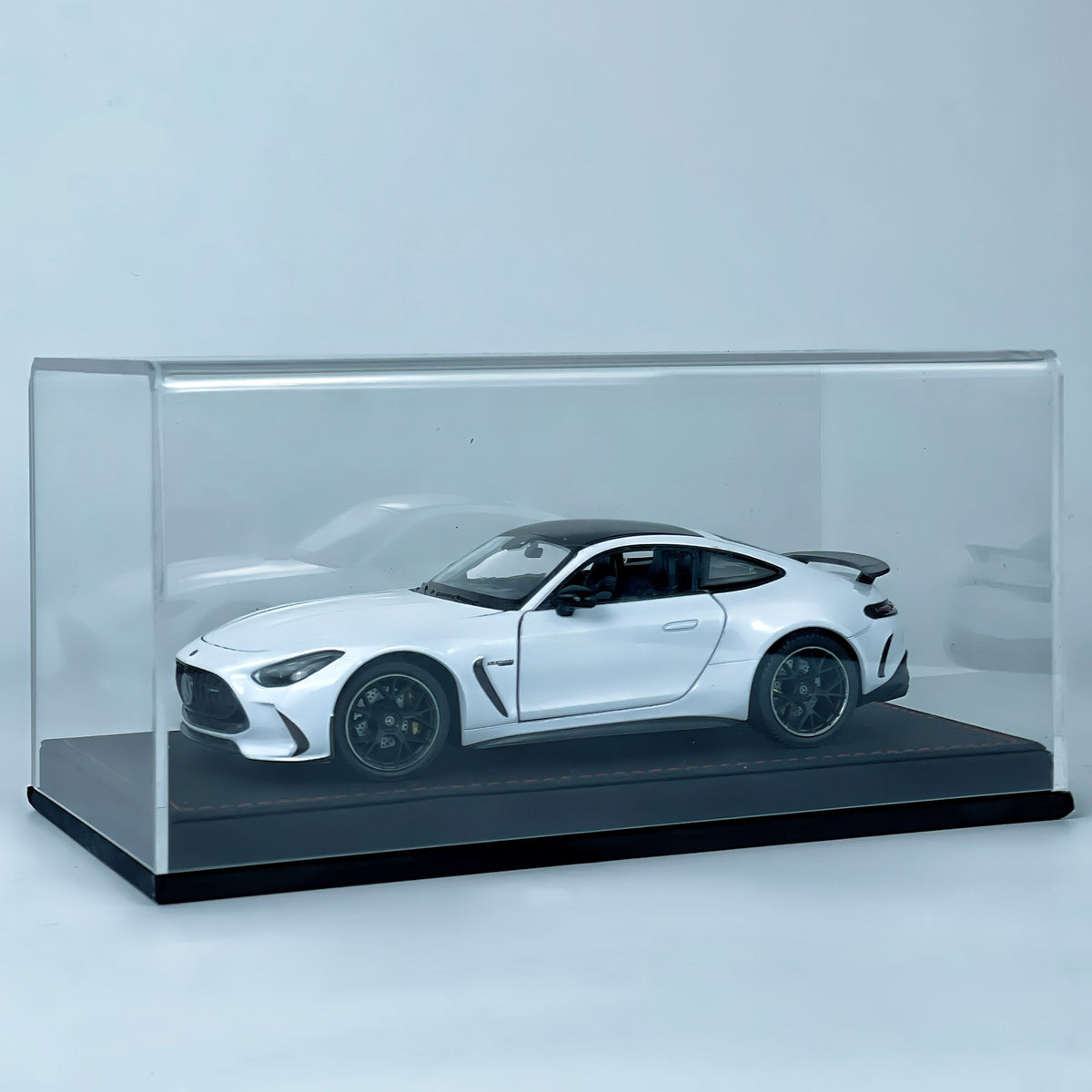 نموذج دييكاست سبيكة Mercedes-Benz AMG GT63 بمقياس 1:24 - إصدار لوحة أرقام مخصصة