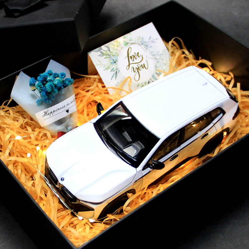 White 1:24 BMW XM diecast model – LED Gift Box with Card
