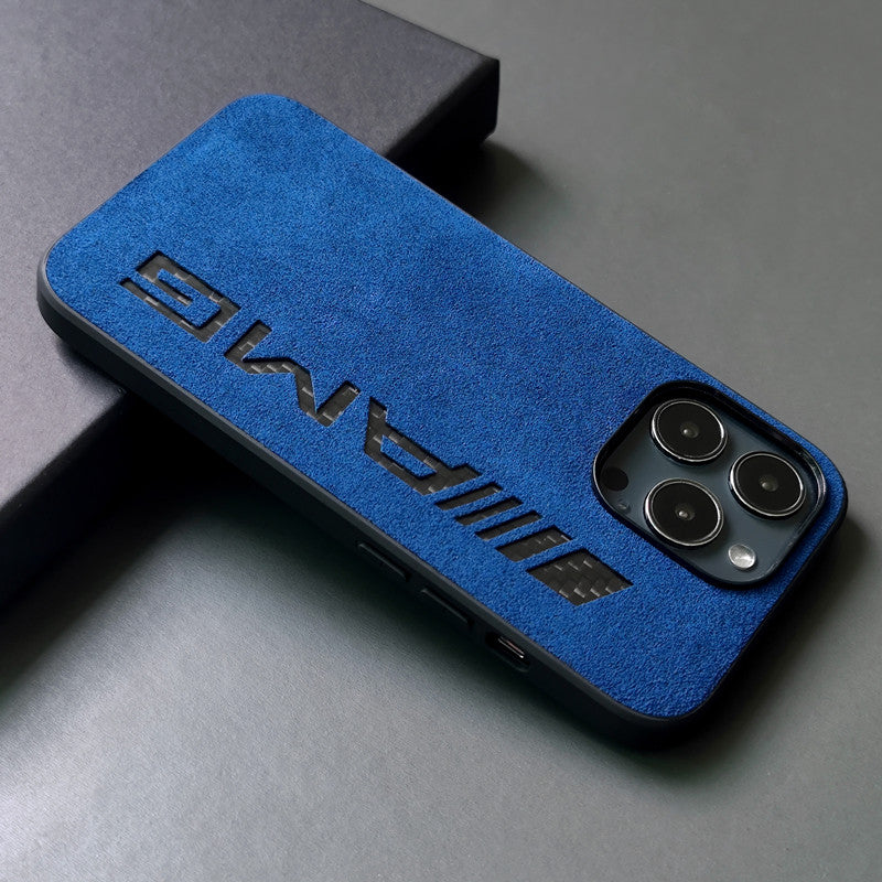غطاء آيفون من الألكانتارا بشعار ألياف كربون - غطاء واقٍ فاخر بطراز M Power / AMG