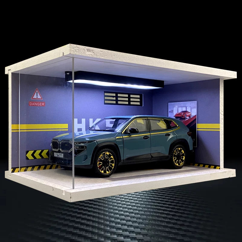 Blue 1:24 BMW XM diecast model – LED Luxury Garage B – Blue Workshop