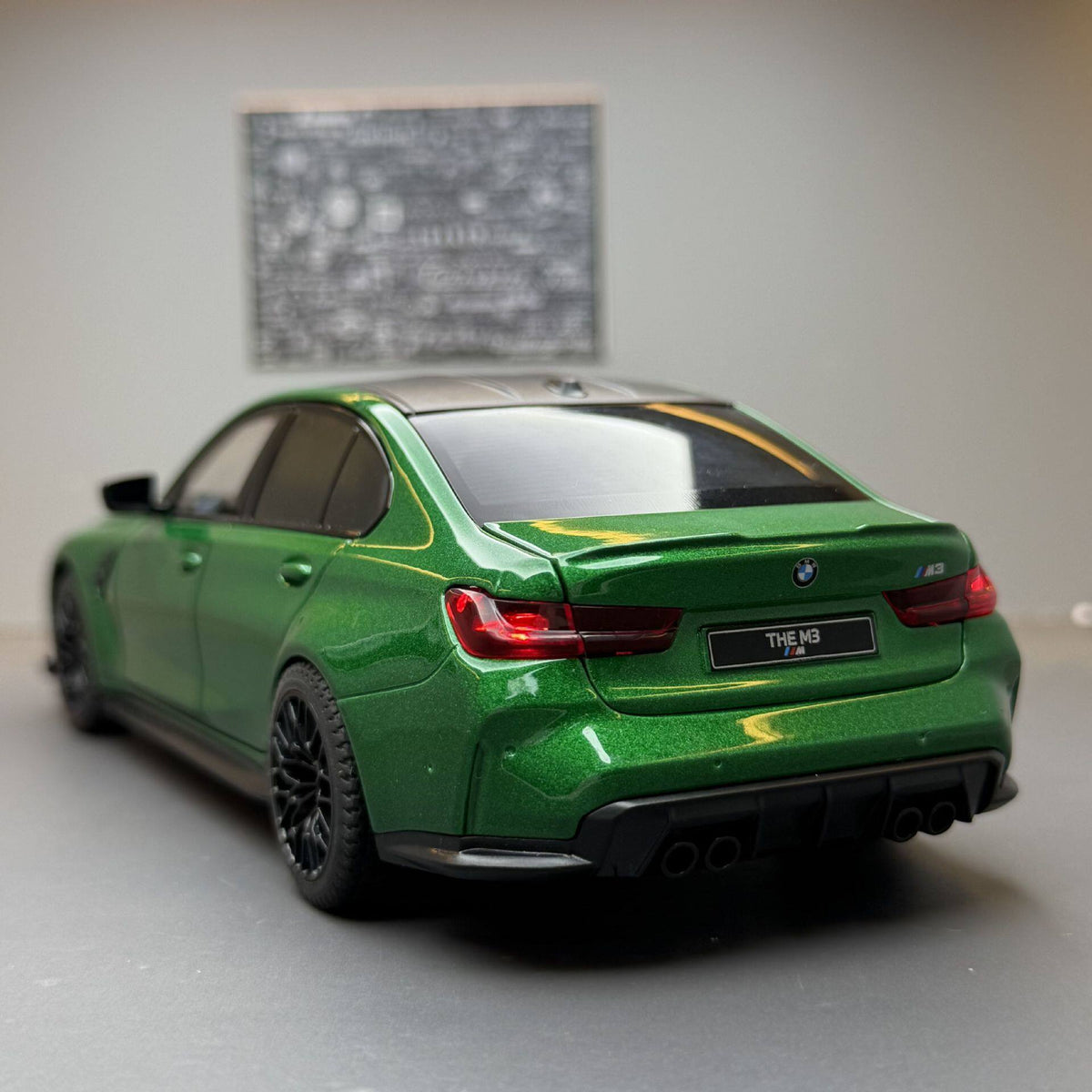 نموذج سيارة رياضية سبيكة دييكاست BMW M3 بمقياس 1:24 - إصدار لوحة أرقام مخصصة