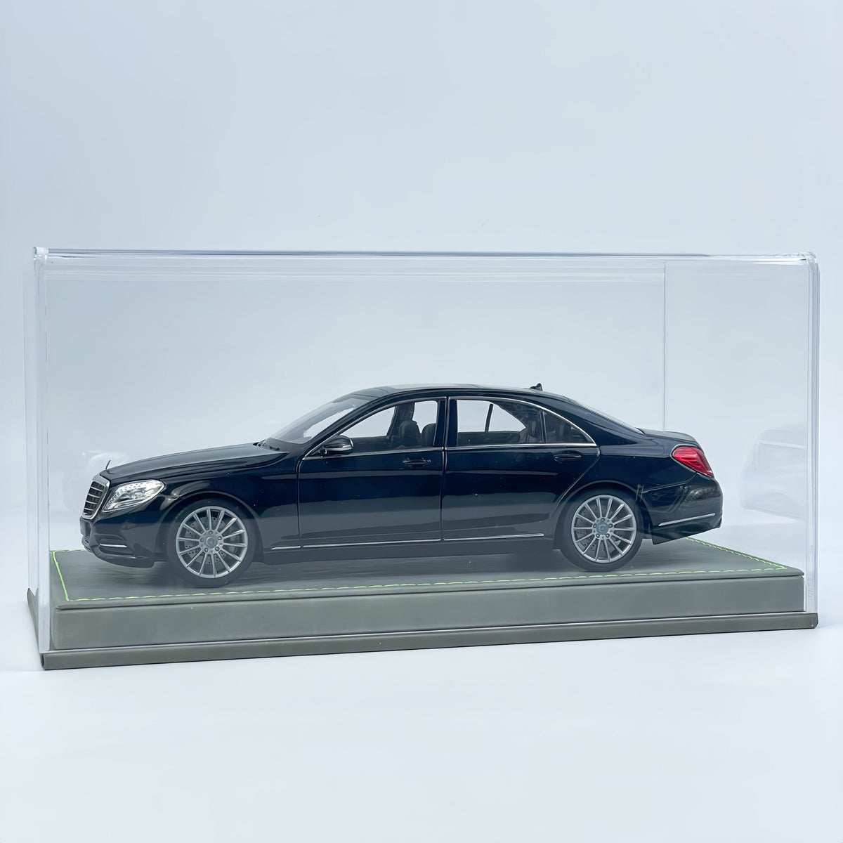 Пользовательский номерной знак 1:24 Mercedes-Benz S-Class Симуляционная модель автомобиля из сплава