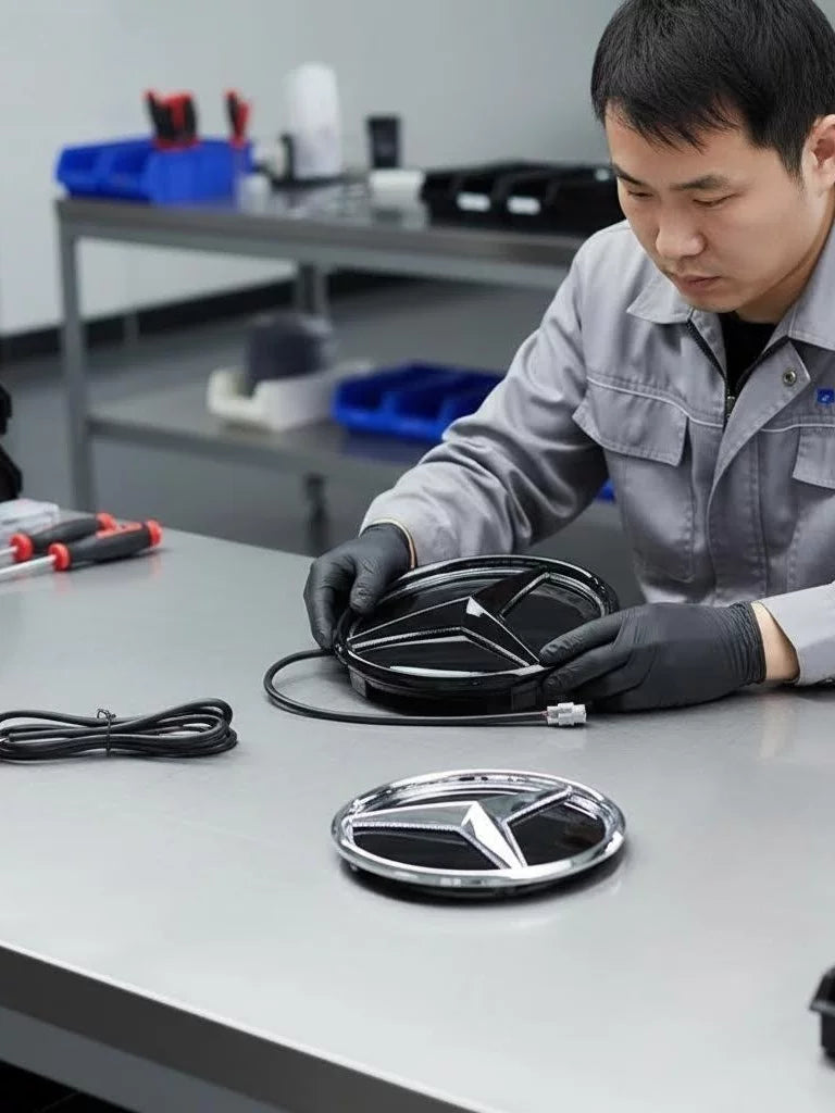 Suitable for Mercedes-Benz luminous marks: Grade A, B, C, E, GLC, GLK, ML, R, CLA, SLK 3D mirror marks