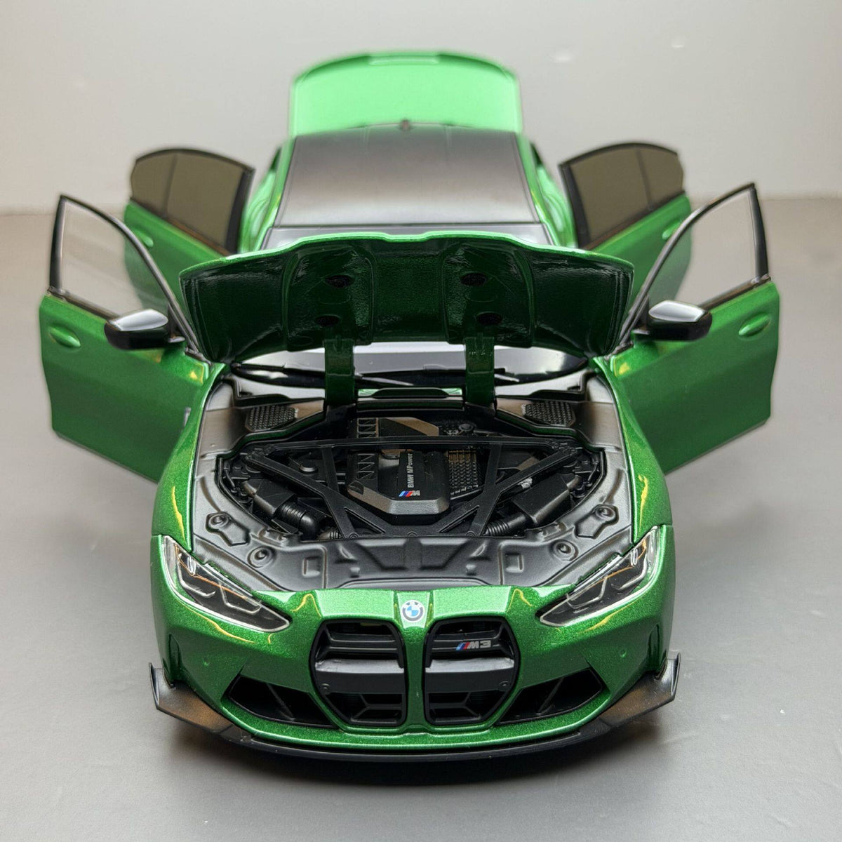 نموذج سيارة رياضية سبيكة دييكاست BMW M3 بمقياس 1:24 - إصدار لوحة أرقام مخصصة