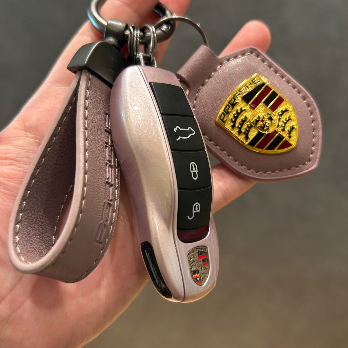 Porsche Key Case Set – Glossy Shell with Wrist Strap and Crest Keychain for Macan, Cayenne, Panamera, 911, Taycan and 718