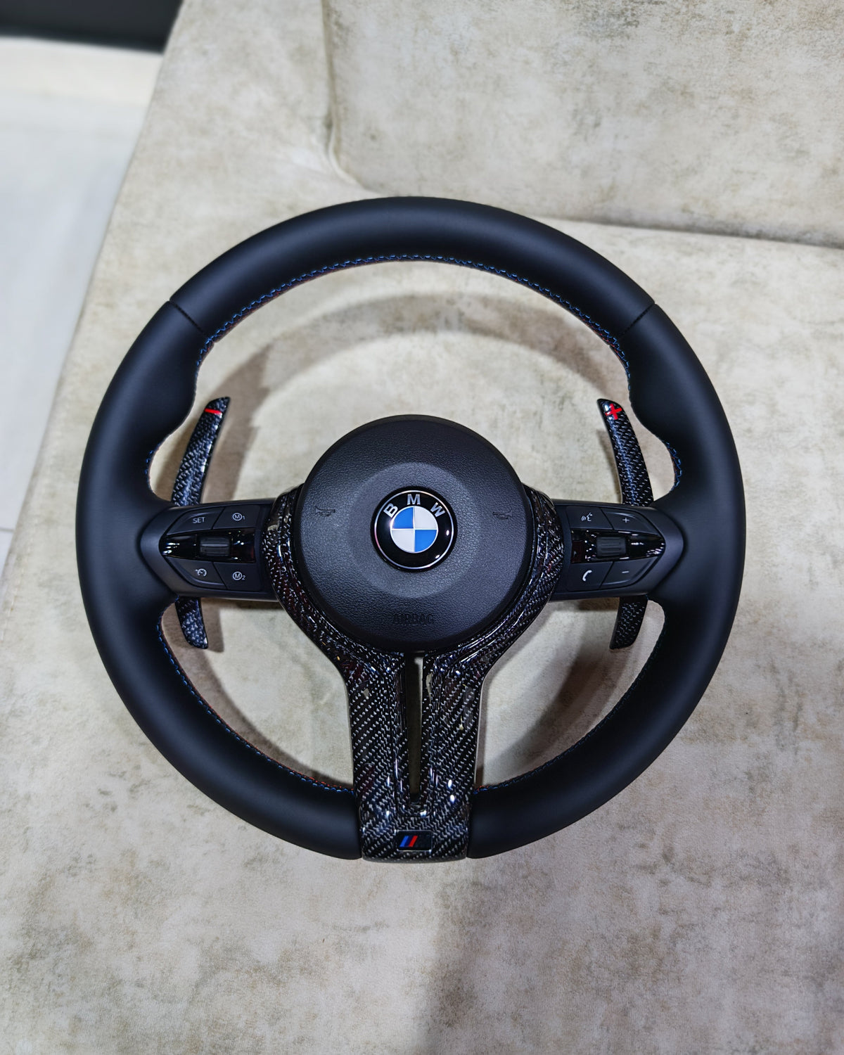 Черный руль M Sport с карбоновой отделкой и подрулевыми переключателями для BMW F80, F15, F10, F20, F07, F30, F32 и всех F-серий
