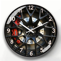 Reloj de pared Grand Touring Motorsport – Edición silenciosa de cuarzo con llanta y pinza de freno